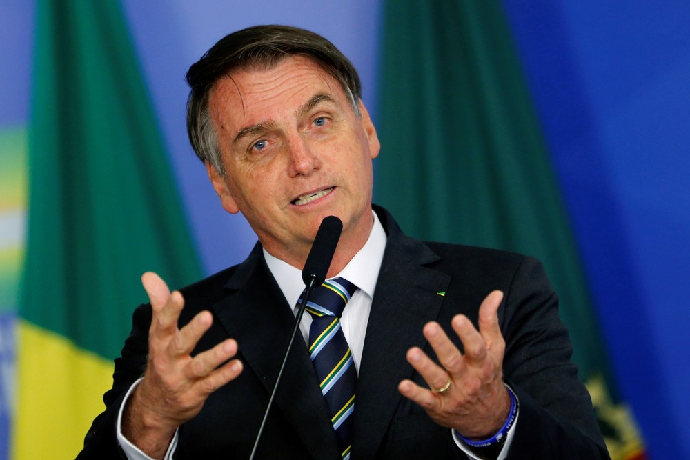 Bolsonaro deu a declaração ao conceder uma entrevista para repórteres que o aguardavam na entrada do Palácio da Alvorada, residência oficial, no momento em que se dirigia a uma cerimônia no Clube do Exército. Bolsonaro deu a declaração ao conceder uma entrevista para repórteres que o aguardavam na entrada do Palácio da Alvorada, residência oficial, no momento em que se dirigia a uma cerimônia no Clube do Exército.